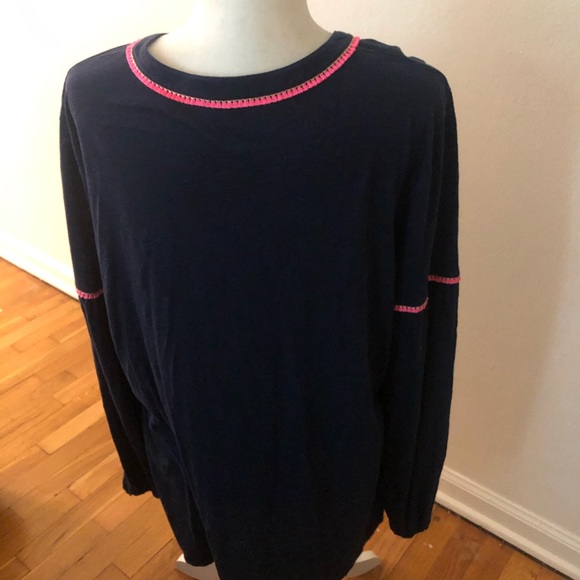 Beautiful Vineyard Vines top in like new condition! Non smoking home - Picture 3 of 3